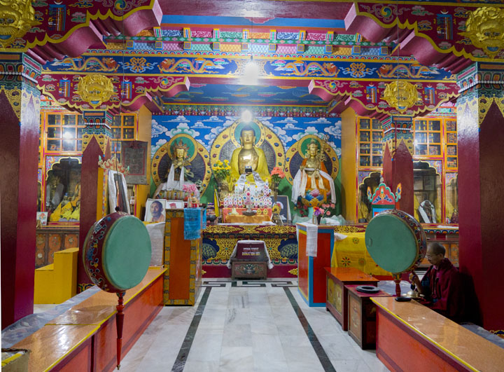 Центральный алтарь монастыря храма Карданг Гомпа